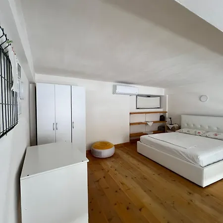 Dario's Loft In City. Vlorë